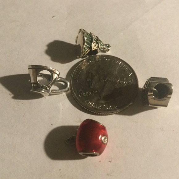 AUCTION PRICE👩🏻⚖️ Christmas Tree Charm Bead - Picture 3 of 3